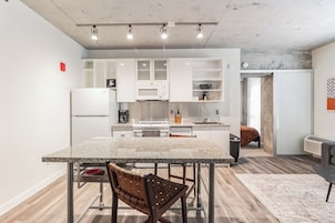City Apartment, City View | Private kitchen | Full-size fridge, microwave, stovetop, coffee/tea maker