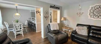 Beechside Breeze Luxury Condo with Pool & Hot tub