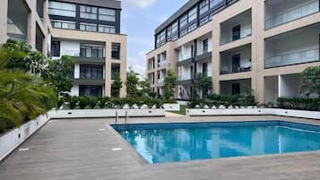 5 piscinas cubiertas, 3 piscinas al aire libre