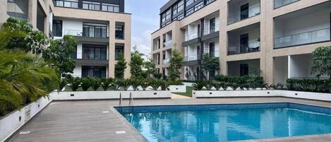 5 piscinas internas, 3 piscinas externas