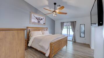 3 camere, una scrivania, ferro/asse da stiro, Wi-Fi gratuito