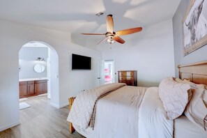 3 habitaciones, escritorio, tabla de planchar con plancha y wifi gratis