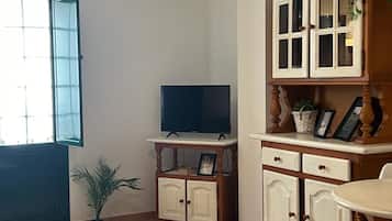 Appartement Confort | Coin séjour | Télévision à écran plat de 32 pouces avec chaßnes par satellite
