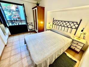 Comfort-Apartment, Stadtblick | 1 Schlafzimmer, kostenloses WLAN, Bettwäsche