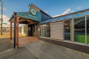 Restaurant -  Carnmore Hotel Lower Hutt (Lower Hutt)