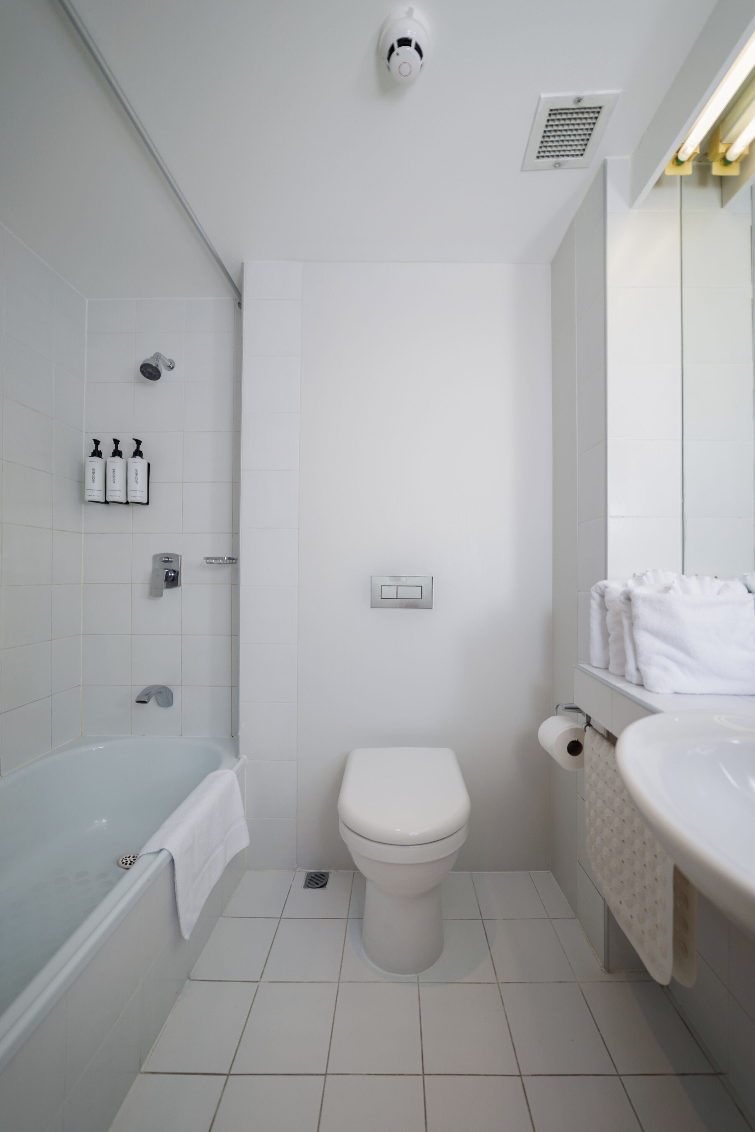 Classic Twin Room | Bathroom