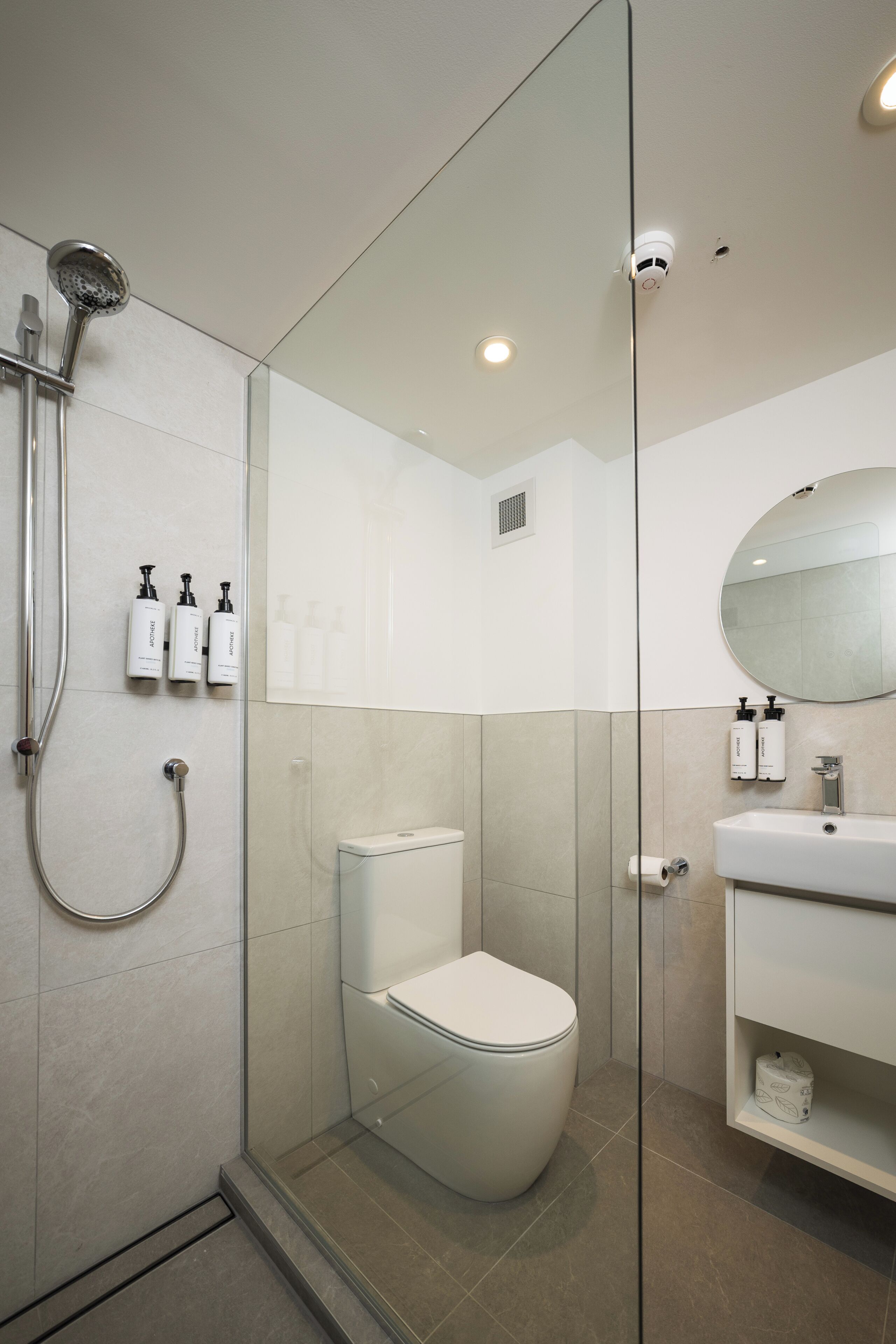 Deluxe Room, 1 King Bed, Non Smoking | Bathroom