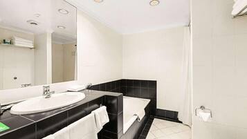 Business Suite | Bathroom