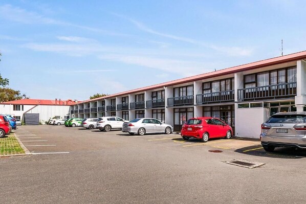 Exterior - The Angus Hotel (Lower Hutt)