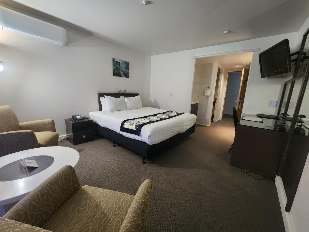 ستائر تعتيم ومكواة/لوح كي وواي فاي مجانًا وملاءات أسرّة