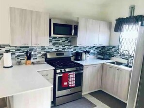 Private kitchen - Camelot Luxury Suite (Discovery Bay)