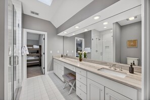 Shower, hair dryer, towels - Private Pool, Spacious Kiawah 5 Bed w/ lagoon views, ideal location (Kiawah Island)