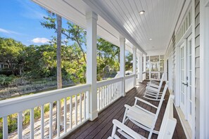 Terrace/patio - Private Pool, Spacious Kiawah 5 Bed w/ lagoon views, ideal location (Kiawah Island)