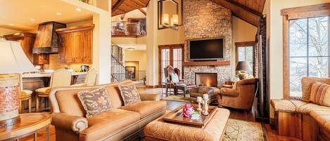 Smart TV, caminetto, studio