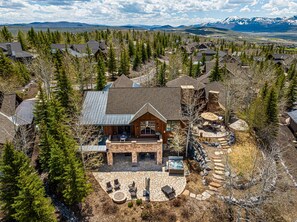 Exterior - Experience luxury in this 4-bedroom cabin with stunning limited mountain views in Park City. (Park City)
