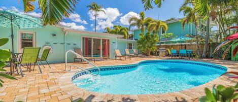 حمّام سباحة مُدفَّأ