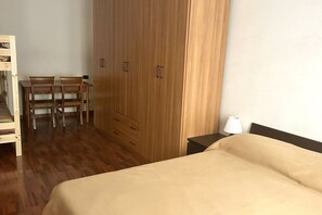 1 bedroom, WiFi, bed sheets