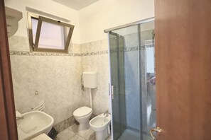 Shower, bidet, towels