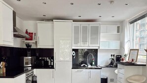 Unclassified image, 2 of 81, button - Canary Wharf Apartments (London)