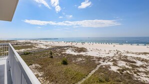 På stranden