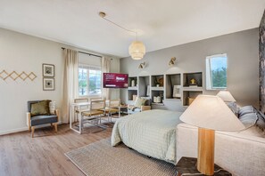 1 quarto, escrivaninha, Wi-Fi, roupa de cama