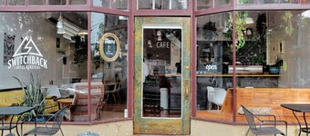 The Hive Downtown: ☀️Hot Tub +🍷Patio + 🔥Fire pit