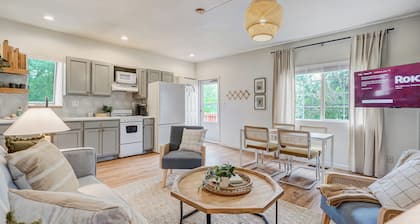 The Hive Downtown: ☀️Hot Tub +🍷Patio + 🔥Fire pit