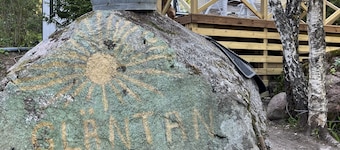 Gläntan. Mysigt Nyrenoverat Boende med Idealisk Skog och Stadsläge!