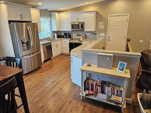 Luxurious Amenities at Zoey's House in Heart of Olivette