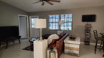 智能電視、DVD 播放機、書籍