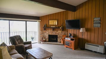 Smart TV, fireplace