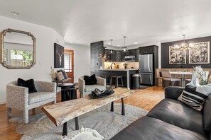 Smart TV - Beautiful 3 bedroom private home with hot tub (Whitefish)