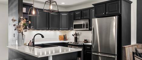 Refrigerador, microondas, parrilla de estufa y lavavajillas