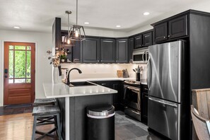 Fridge, microwave, stovetop, dishwasher - Beautiful 3 bedroom private home with hot tub (Whitefish)