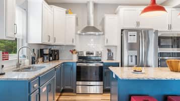 Frigorífic, microones, forn i placa de cuina