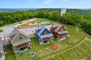 Exterior - Table Rock Lake Views-Shared Outdoor Pool-Free Attraction Tickets-Air Hockey (Branson)