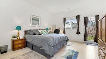 3 bedrooms, iron/ironing board, travel crib, WiFi