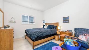 3 bedrooms, iron/ironing board, travel cot, WiFi