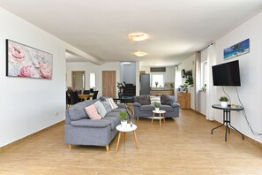 TV - Villa 2327/110984 (Istria - Liznjan), 1000m from the beach (Liznjan)