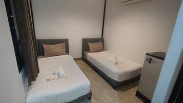 Basic Twin Room | Free WiFi, bed sheets