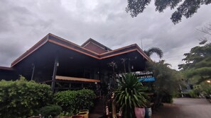 Exterior - Rai Eingpu (Ban Ta Khun)