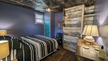 4 bedrooms, in-room safe, desk, iron/ironing board