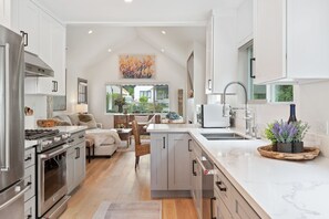 Fridge, microwave, oven, stovetop - NEW Sundance Cottage 2BD Beautiful, Relaxing and Close to Everything! (Santa Barbara)