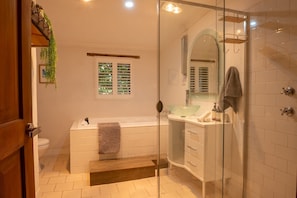 Dusche, Haartrockner, Handtücher