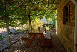Outdoor dining - Spa Bath, Entire Home, Off Street Parking (Eden Valley)