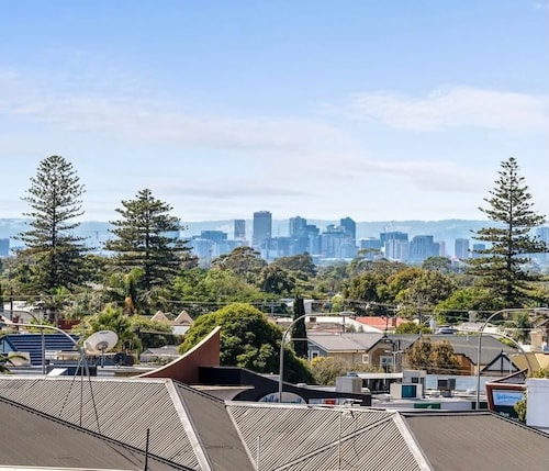 Pool, Gym, Spa and Sauna, Free Parking, City Views
