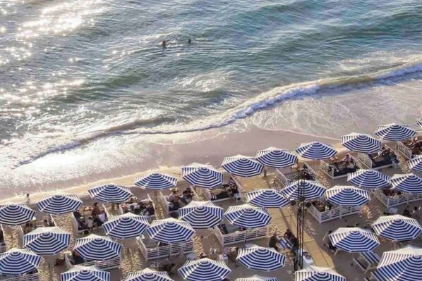 Beach nearby - Pool, Gym, Spa and Sauna, Free Parking, City Views (Glenelg)