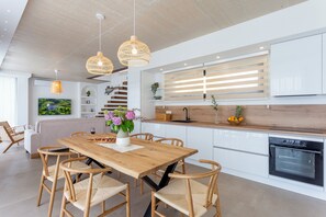 Fridge, microwave, oven, stovetop - Villa Rossi (Istria - Smoljanci) (Smoljanci)