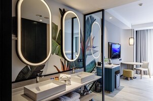 Deluxe négyágyas szoba | Minibár ingyenes italokkal, széf a szobában, ingyenes wifi és ágynemű