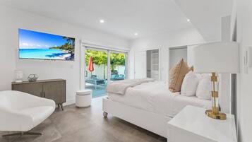 4 bedrooms, in-room safe, desk, iron/ironing board